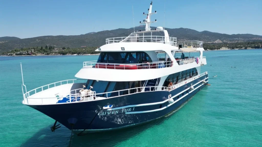 Liman ve feribot goruntusu